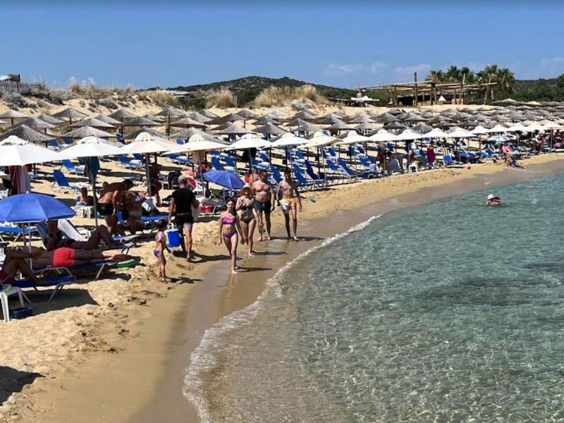 Καβάλα: Έδιωξαν καθηγητή του ΔΠΘ επειδή δεν καθόταν σε ξαπλώστρα