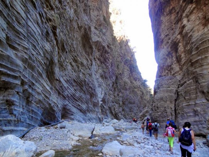 Κρήτη: Χάθηκαν νεαροί σε φαράγγι - Μεγάλη επιχείρηση για τον εντοπισμό τους