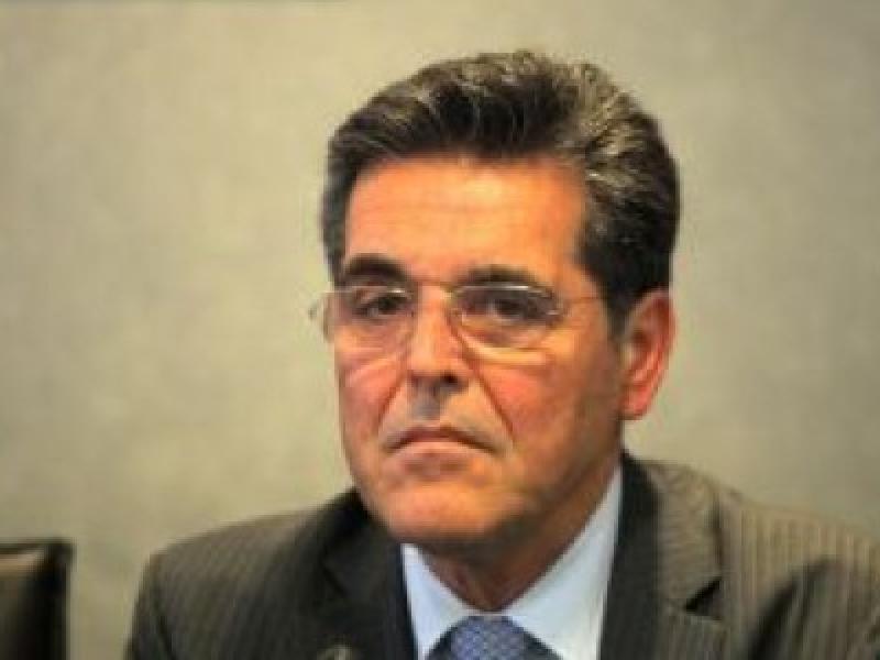 Συνταξιούχος εκπαιδευτικός προσλαμβάνεται στο υπουργείο Παιδείας