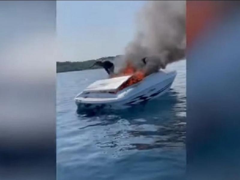 Φωτιά σε βάρκα