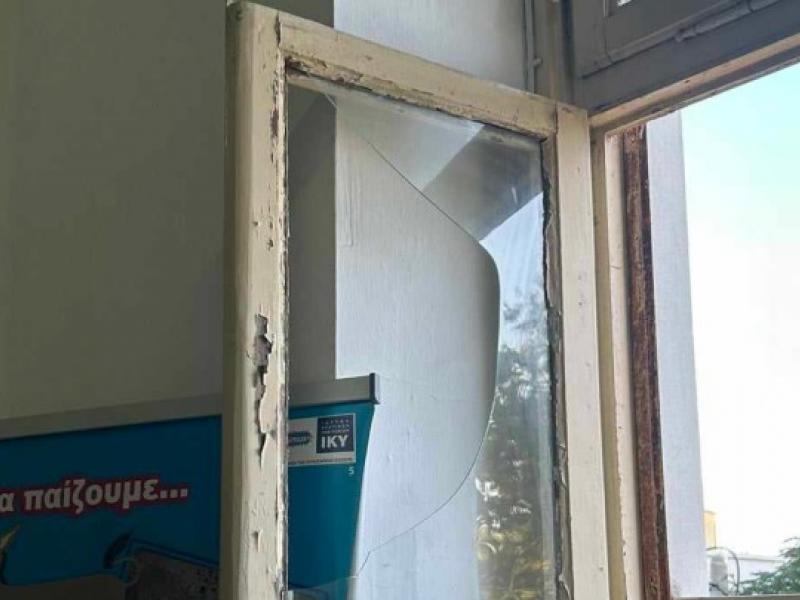 Εκπαιδευτικός τραυματίστηκε από πτώση σπασμένου τζαμιού σε σχολείο - τρία ράμματα