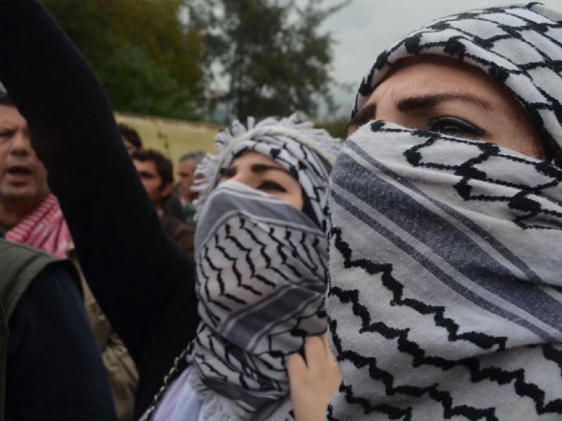 Γερμανία: Απαγορεύεται η χρήση του παλαιστινιακού μαντιλιού σε σχολεία, «εάν διαταράσσεται η σχολική ηρεμία»