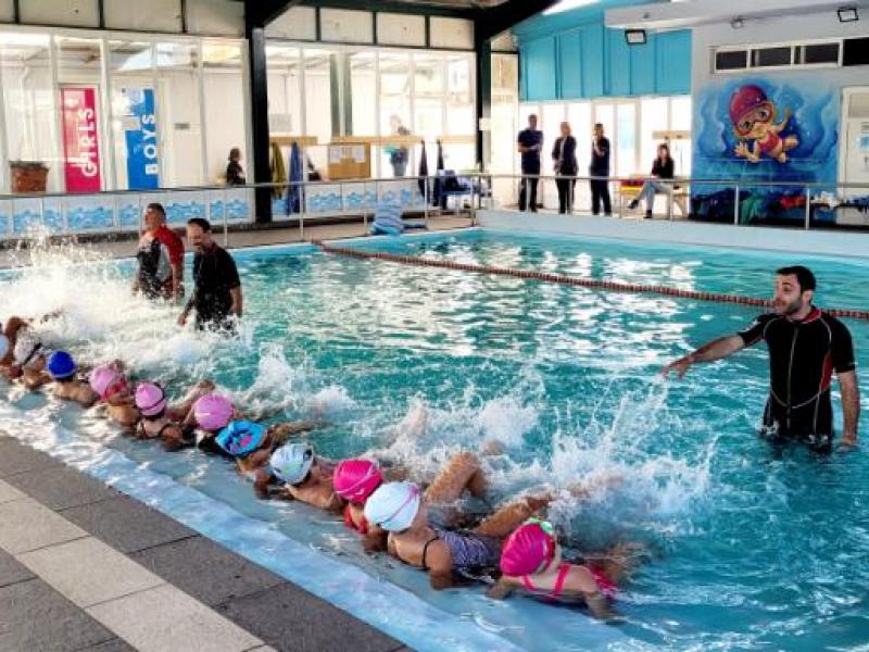 Ηράκλειο: Ξεκινούν τα μαθήματα κολύμβησης στα δημοτικά σχολεία 
