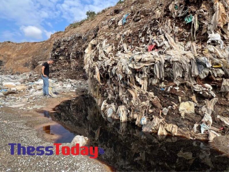 «Έσκασε» υγειονομική βόμβα στον Βόλο: Σκουπίδια σε απόσταση αναπνοής από γεωτρήσεις που οδηγούν το νερό στα σπίτια