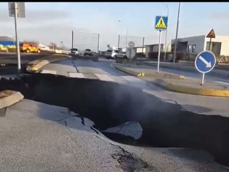 Ισλανδία - τρομακτικό: «Τρέμει» και κόβεται στα δύο η γη από τους σεισμούς- Δείτε βίντεο