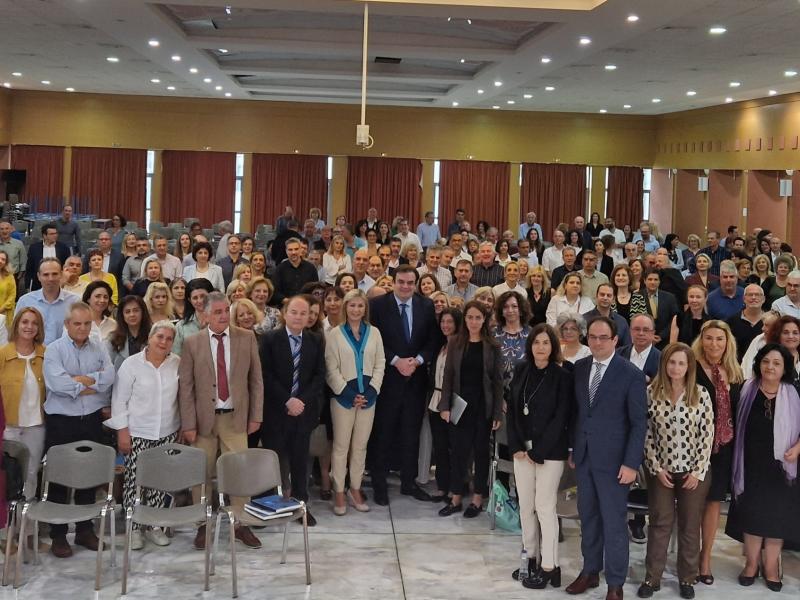 Κυριάκος Πιερρακάκης: «Braistorming» με τους σχολικούς συμβούλους της Αττικής