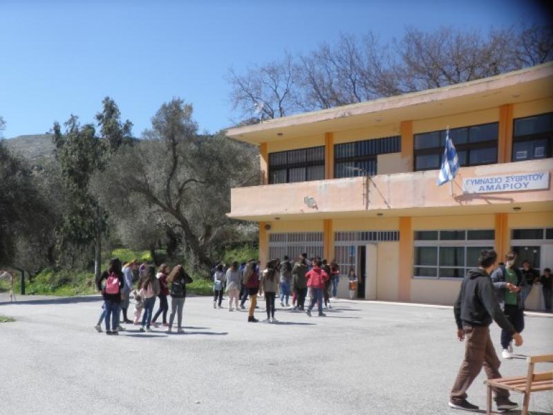 Κλείνουν σχολεία στην Κρήτη: Σφοδρές αντιδράσεις εκπαιδευτικών και γονέων