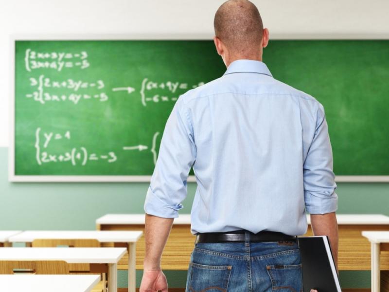Σταυρώνουν τους εκπαιδευτικούς με διώξεις και απολύσεις