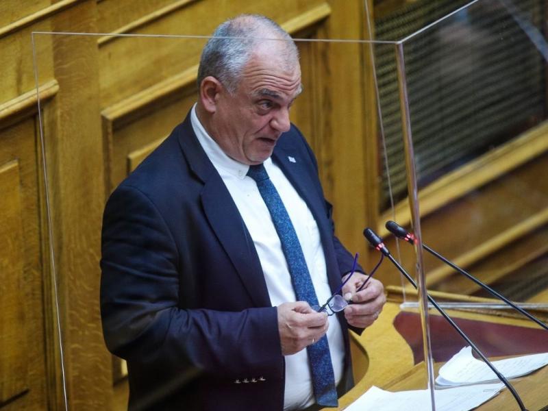 Ρατσιστικό παραλήρημα στη Βουλή: Άγριος καβγάς για «μαύρους» εργάτες – «Ντροπή»