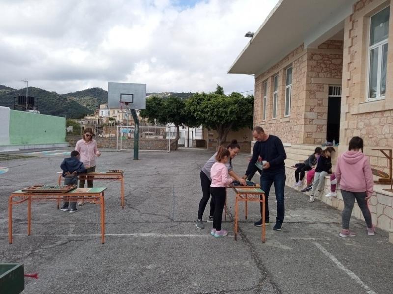 Στο «πόδι» ένα ολόκληρο χωριό για το ξαφνικό «λουκέτο» σε δημοτικό σχολείο