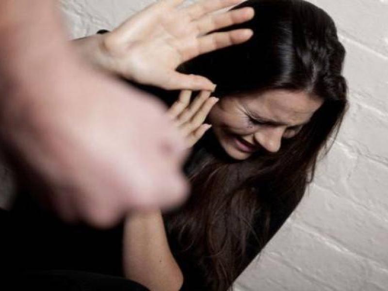 «Παραμορφώθηκε στο πρόσωπο» - Τι λέει ο πατέρας της 14χρονης για τον ξυλοδαρμό της από συμμαθήτριές της