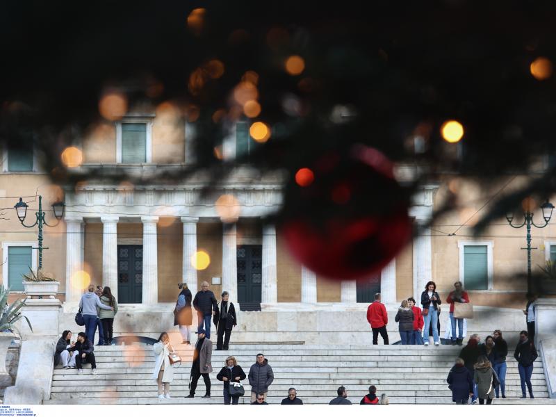 Αθήνα-Πειραιάς: Πότε ξεκινά το εορταστικό ωράριο των καταστημάτων