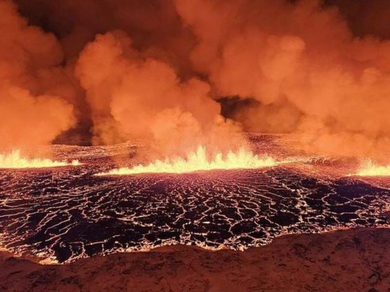 Ισλανδία: Εξερράγη το ηφαίστειο - Συγκλονιστικές στιγμές με συντριβάνια λάβας που φτάνουν έως και τα 100 μέτρα(βίντεο)