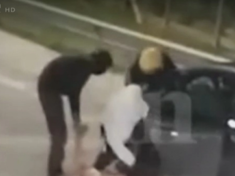 Αίγιο: Σοκάρει η απόπειρα αρπαγής γυναίκας στα διόδια στην εθνική οδό- Τρομακτικό βίντεο