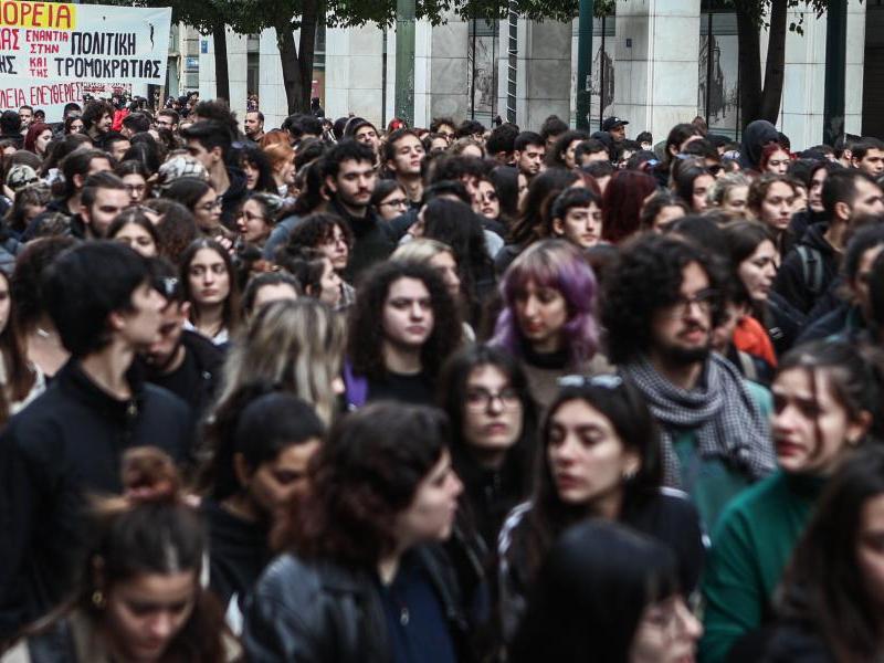 Δημοσκόπηση: Τι πιστεύει η κοινωνία για τους αγρότες και τους φοιτητές που διαδηλώνουν