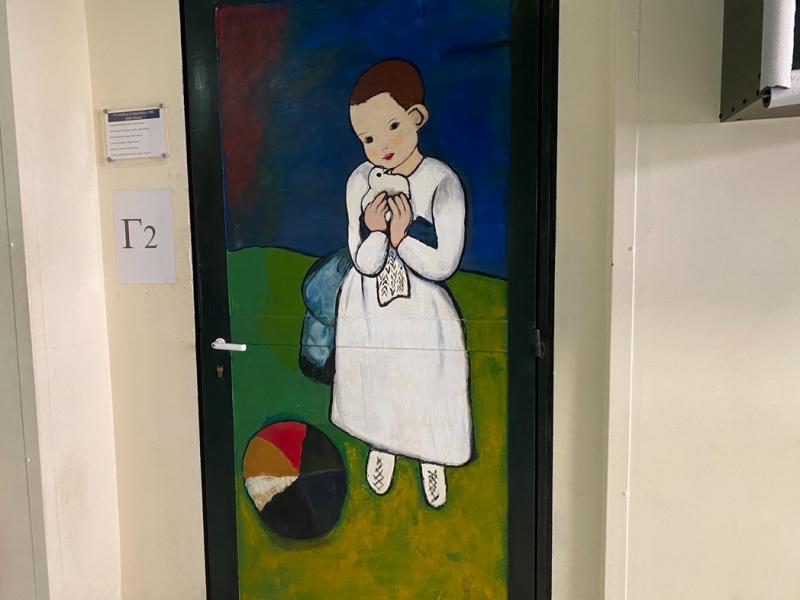 Μαθητές μετέτρεψαν σε έργα τέχνης τις πόρτες των αιθουσών στο σχολείο τους