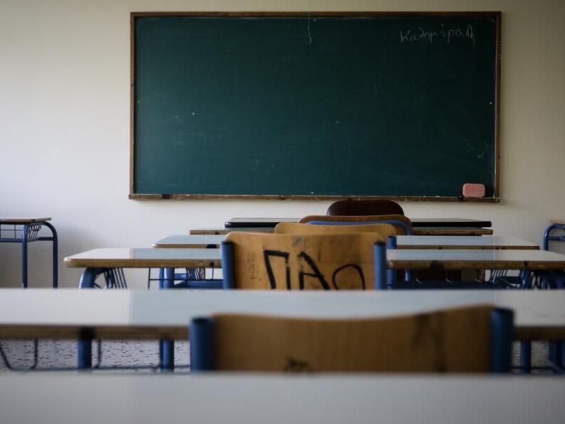 Καλύβια: «Επέβαλαν την ποινή και είχαμε αυτά τα γεγονότα με τον πατέρα να εισβάλλει στο σχολείο»
