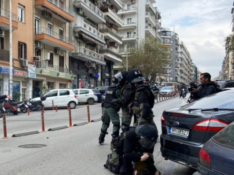 Νέος γύρος έντασης στη Θεσσαλονίκη: Εκτεταμένη χρήση χημικών από αστυνομικούς και βίαιες προσαγωγές (Vid)