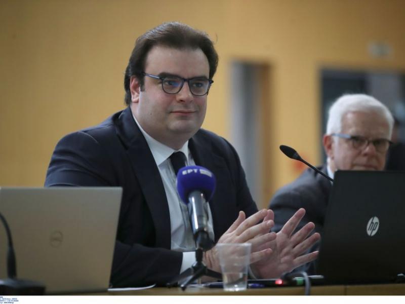 Αυταρχικός κατήφορος: Ο Πιερρακάκης «σέρνει» πάλι ΟΛΜΕ-ΔΟΕ στα δικαστήρια για την αξιολόγηση!