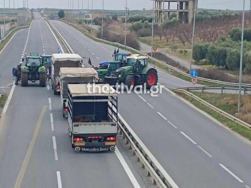 Μπλόκο αγροτών στην Εθνική Οδό Θεσσαλονίκης – Μουδανίων