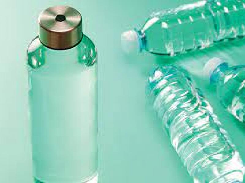 Προσοχή: Αυτά τα μπουκάλια έχουν 40.000 φορές περισσότερα βακτήρια από το κάθισμα της τουαλέτας