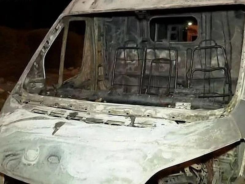 Αναστάτωση στου Ζωγράφου: Άγνωστοι έκαψαν σχολικό λεωφορείο, δύο αυτοκίνητα κι ένα βανάκι
