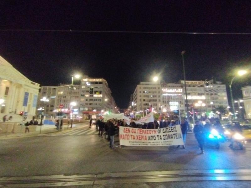 Μαζικό και μαχητικό το χθεσινοβραδινό συλλαλητήριο στον Πειραιά για τις διώξεις