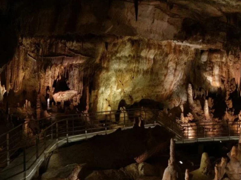 Χαλκιδική: Εντυπωσιακές εικόνες από το σπήλαιο Πετραλώνων