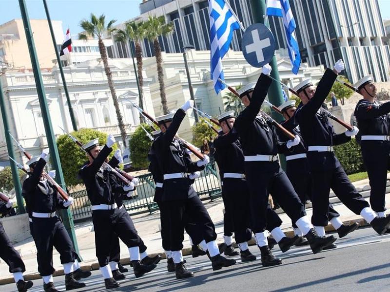 στρατιωτικη παρελαση