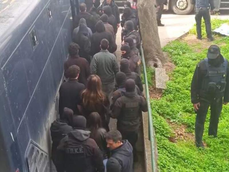 Συλληφθέντες φοιτητές του ΑΠΘ: Οι αστυνομικές δυνάμεις «έσπασαν το κτίριο»