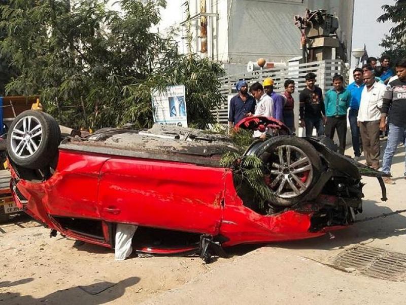 Τρομακτικό βίντεο με αμάξι που πέφτει στο κενό από γέφυρα Ύψους 30 μέτρων!