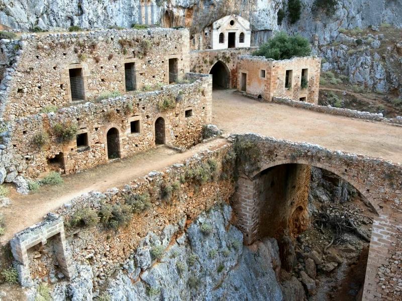 Καθολικό: Το παλαιότερο αλλά άγνωστο μοναστήρι της Κρήτης μέσα στο απόκρημνο φαράγγι - Μαγευτικό βίντεο