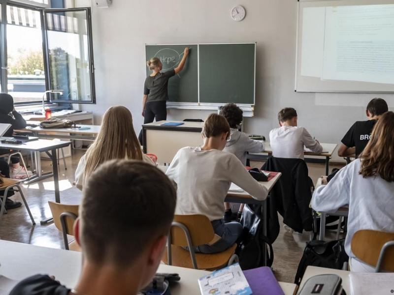 Γερμανία: Σοβαρά προβλήματα στα σχολεία - Ραγδαία άνοδος του ακροδεξιού εξτρεμισμού