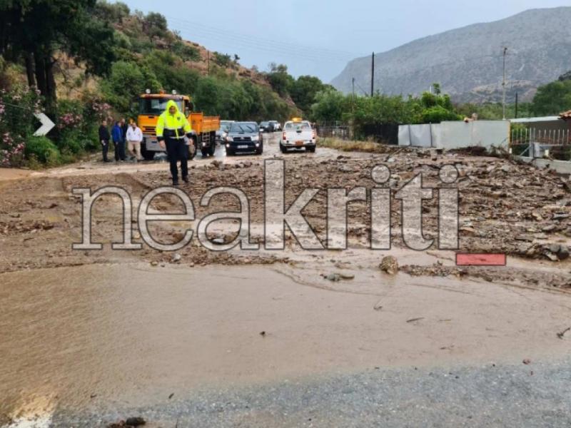 Κακοκαιρία: Σφοδρή κατολίσθηση έκλεισε εθνική οδό στην Κρήτη (Video)