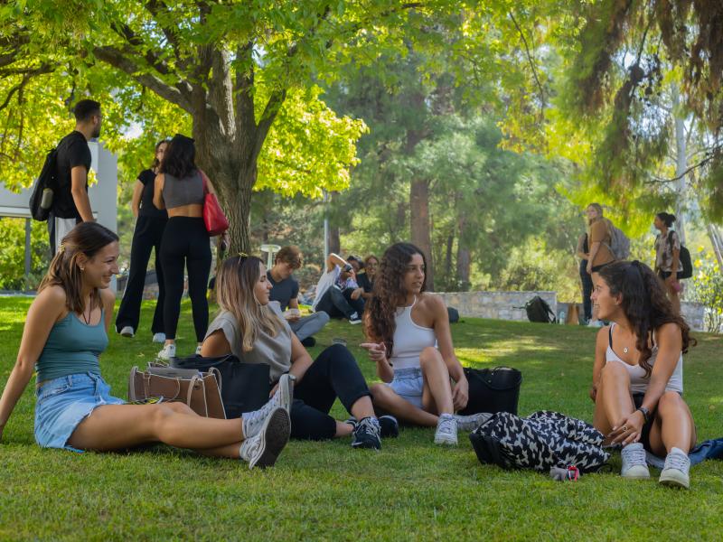 Ποιες χώρες επιλέγουν οι Έλληνες για σπουδές και δουλειά