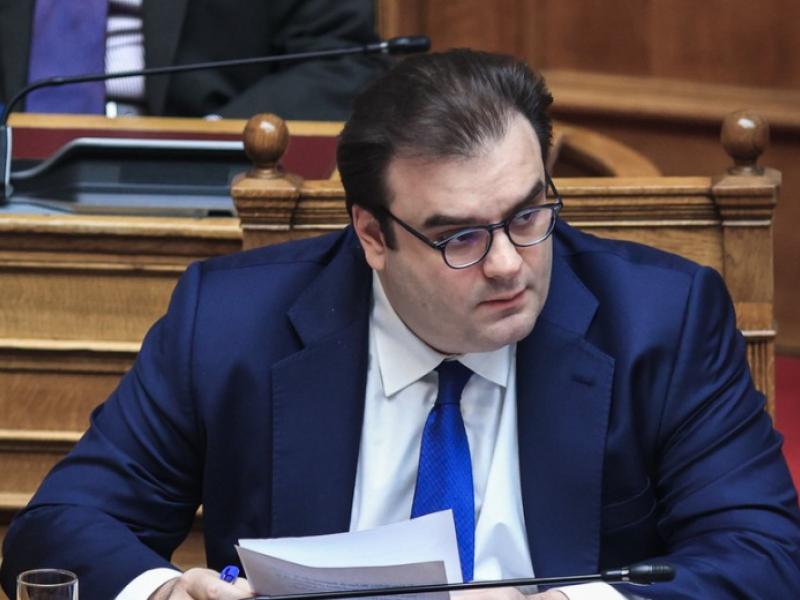 LIVE ΕΙΚΟΝΑ από τη Βουλή με θέμα «Η Διεθνοποίηση των Ελληνικών Πανεπιστημίων» με Πιερρακάκη και Πρυτάνεις