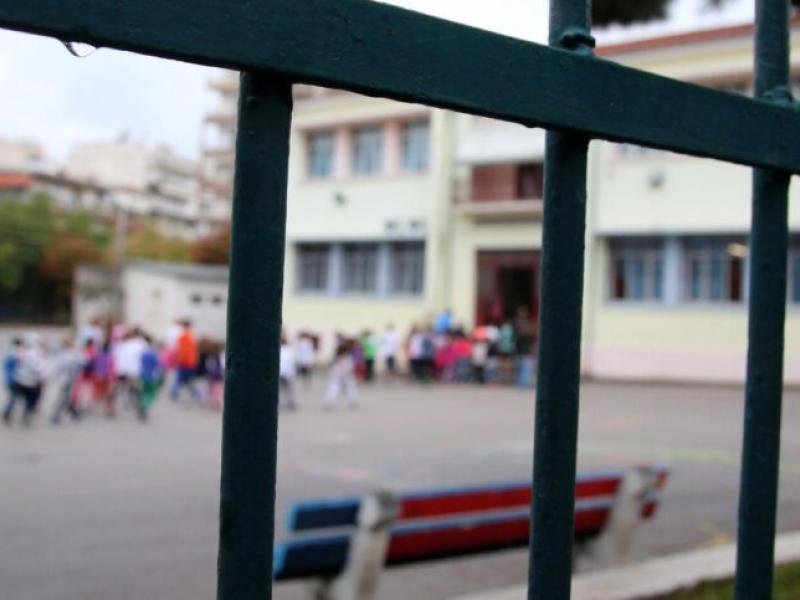 Η απανθρωπιά σε όλο της το μεγαλείο! Ελεγκτές του ΟΑΣΑ έριξαν πρόστιμο σε πρόσφυγα μαθητή από τη Δομή του Σχιστού, που έρχεται μόνος του σχολείο