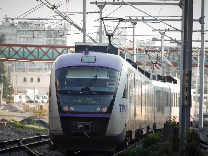 Πανικός για τους επιβάτες του Προαστιακού- Βαγόνι γέμισε καπνούς σε δρομολόγιο από Αθήνα προς Κιάτο