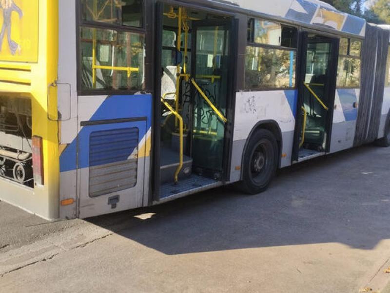 λεοφ