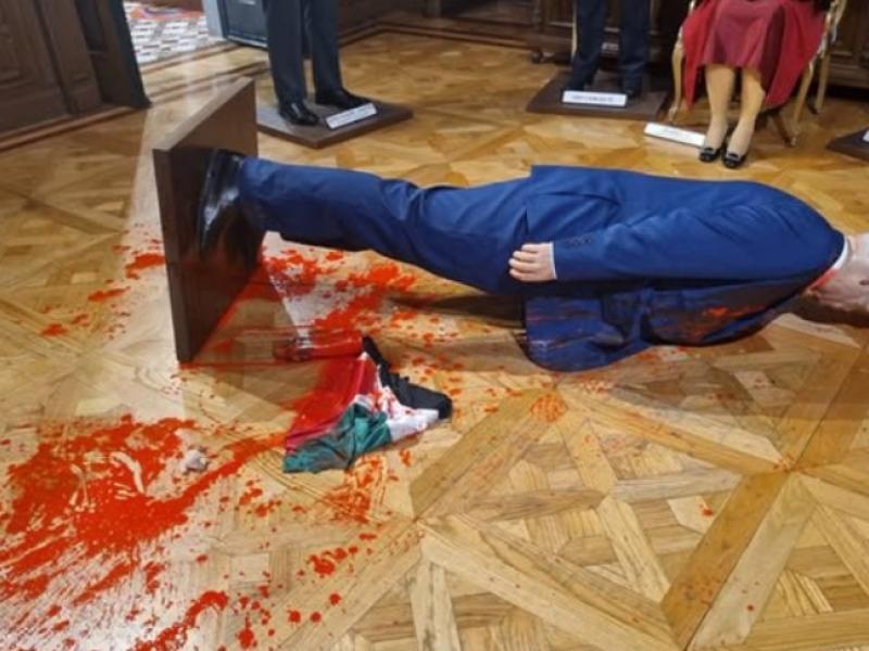 Μεξικό: Μασκοφόρος έριξε μπογιά στο κέρινο ομοίωμα του Νετανιάχου