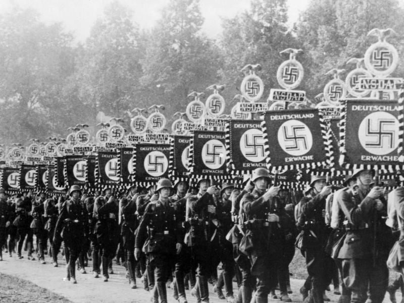Στροφή στο «σκοτάδι»: Πρώην στρατιώτες των SS εισπράττουν συντάξεις «θυμάτων πολέμου»