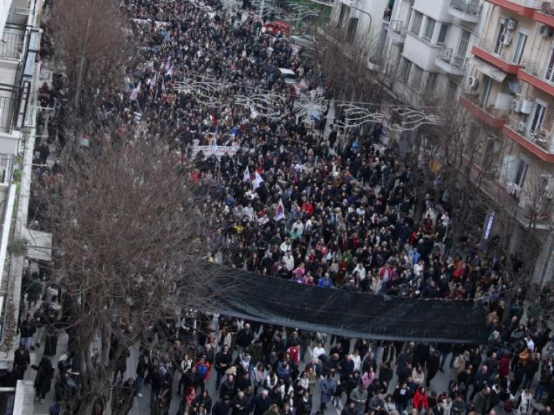 Θεσσαλονίκη: Επεισόδια στην συγκέντρωση για τα Τέμπη - Τα ΜΑΤ ρίχνουν κρότου λάμψης