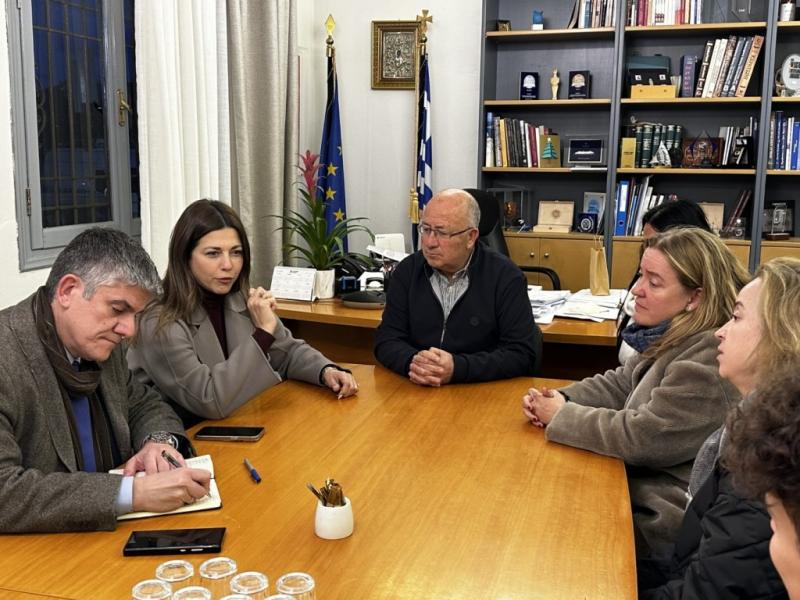 Ζαχαράκη: Πρόγραμμα στήριξης παιδιών και οικογενειών από τη Σαντορίνη σε συνεργασία με το ΕΚΠΑ 