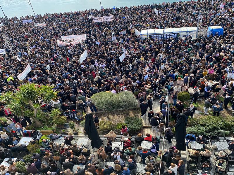 Τέμπη: Πρωτοφανής συμμετοχή στα νησιά του Αιγαίου (φωτογραφίες)