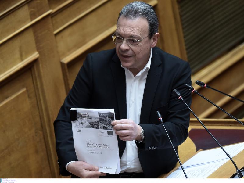 Φάμελλος: «Το δίλημμα είναι αν θα σας αφήσουμε να μας οδηγήσετε στο χάος» – Ο Μητσοτάκης αποχώρησε από τη Βουλή