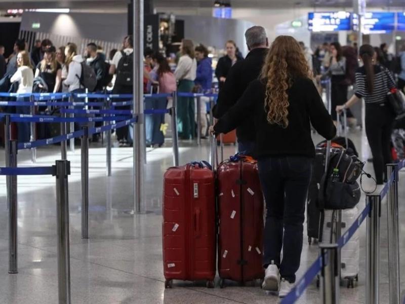 Ανατροπή στις χειραποσκευές: Στο στόχαστρο 7 αεροπορικές εταιρείες για αθέμιτες πρακτικές