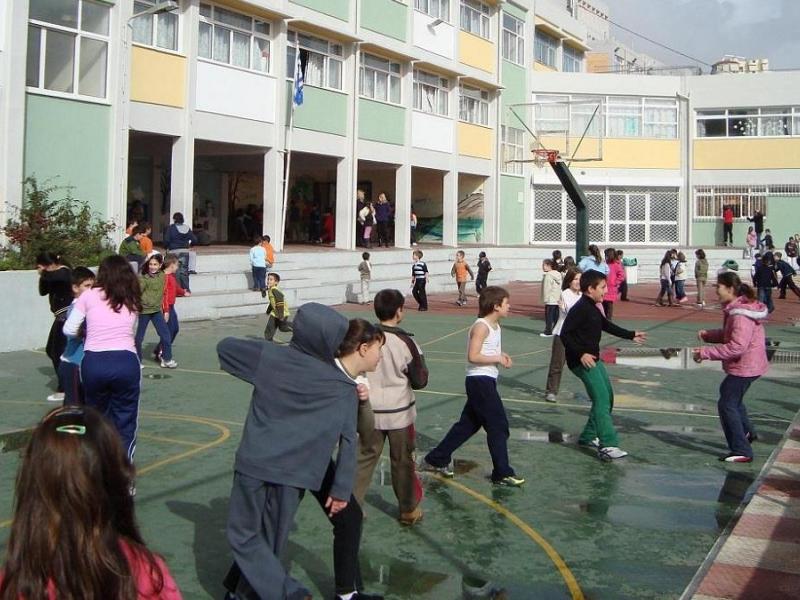 Σχολεία: Καθηγητής φυσικής αγωγής έσωσε μαθητή που έπαθε επιληπτική κρίση