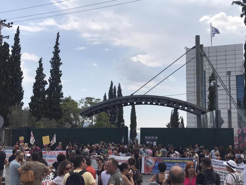 Εκπαιδευτικοί: Σήμερα Δευτέρα στη 13.00 όλοι στο Υπουργείο Παιδείας - «Κάτω τα χέρια από τους εκπαιδευτικούς» 