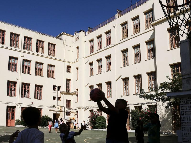Πρωταπριλιάτικο-Σχολεία: Στις 7:15 πμ θα χτυπάει το κουδούνι με υποχρεωτική γυμναστική την 1η ώρα