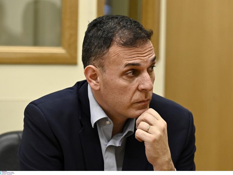 Καραμέρος: «Ο Μητσοτάκης ποστάρει κάθε εβδομάδα αυτά που του γράφει ο Σκέρτσος»